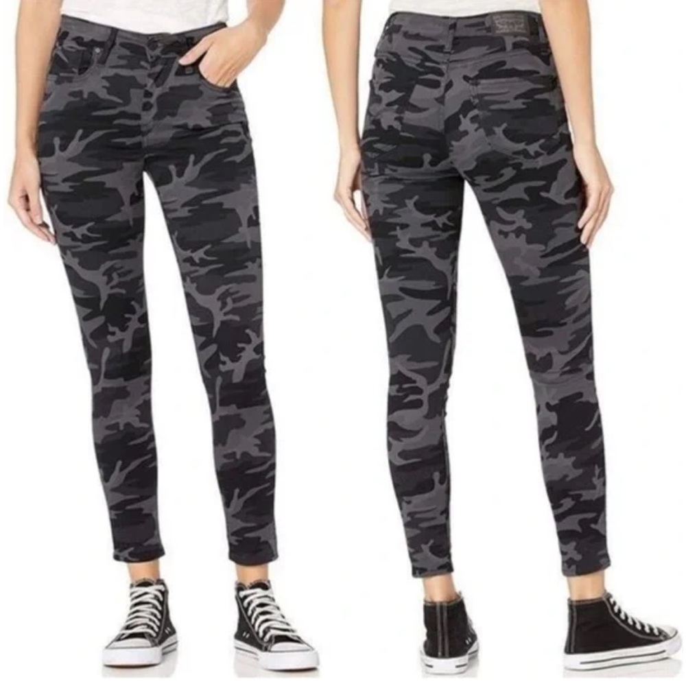 Levi's 721 Skinny High Rise Camo Pants
